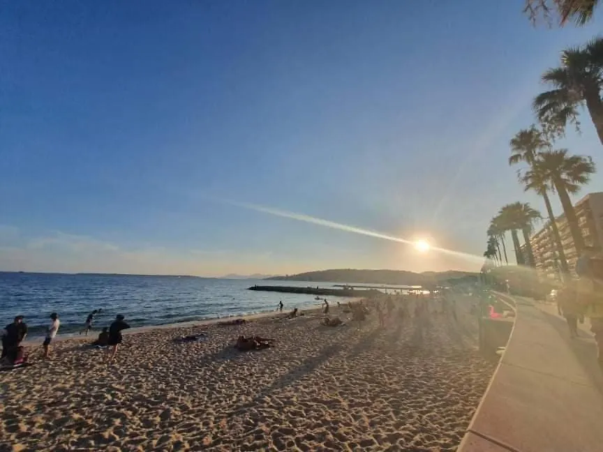 Appartement Plages Juan Les Pins Climatise 3 Pieces Juan-les-Pins